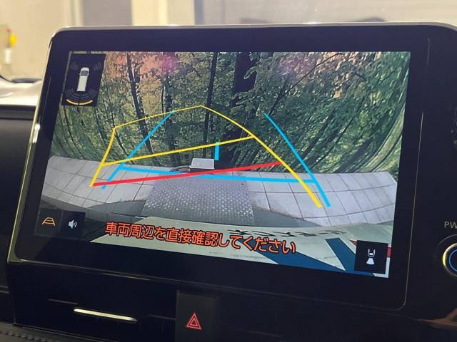 【バックカメラ】駐車時に後方がリアルタイム映像で確認できます。大型商業施設や立体駐車場での駐車時や、夜間のバック時に大活躍！運転スキルに関わらず、今や必須となった装備のひとつです！