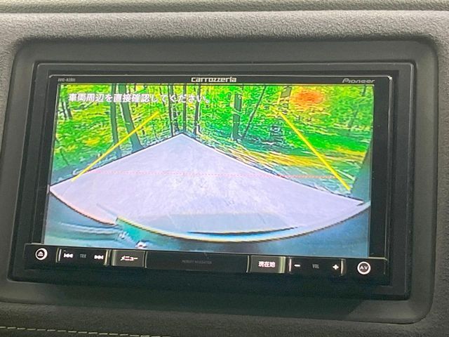 【バックカメラ】駐車時に後方がリアルタイム映像で確認できます。大型商業施設や立体駐車場での駐車時や、夜間のバック時に大活躍！運転スキルに関わらず、今や必須となった装備のひとつです！