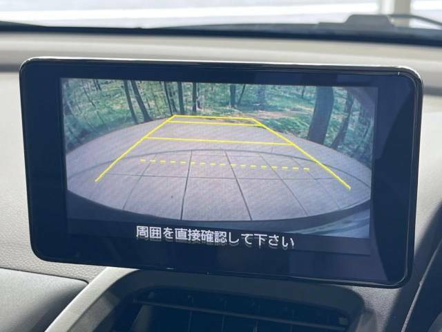 【バックカメラ】駐車時に後方がリアルタイム映像で確認できます。大型商業施設や立体駐車場での駐車時や、夜間のバック時に大活躍！運転スキルに関わらず、今や必須となった装備のひとつです！