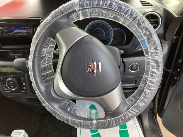 ハンドルも操作性良好です！車内もクリーニングしてのお引渡しになります。