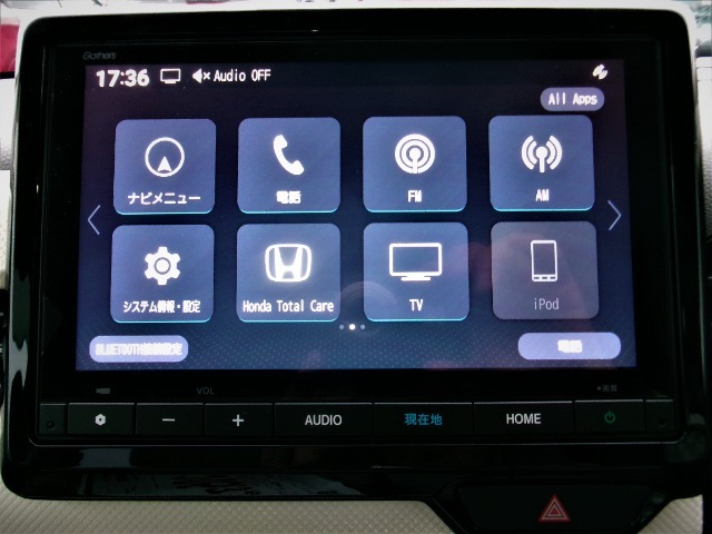 ホンダ純正ナビなのでダッシュボードにスッキリと収まっています。土地勘の無い所でも道に迷わず安心ですね！。AVも色々視聴でるのでドライブも楽しくなりますよ！