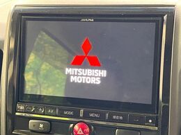 【大画面ナビ】人気の大型ナビを装備。存在感のある大画面はインパクト大！ナビ利用時のマップ表示は見やすく、テレビやDVDは臨場感がアップ！いつものドライブがグッと楽しくなります♪