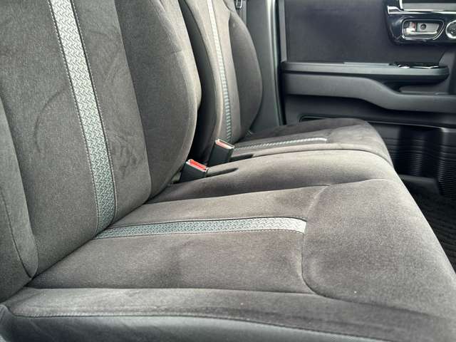 運転席は使用感などなく綺麗な状態です！匂いなど気になる方は是非ご来店ください！