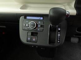電動パーキングブレーキ・オートブレーキホールド機能。簡単な指先でかんたんブレーキ操作。パーキングブレーキの戻し忘れがなく、信号待ちや渋滞時の停止時にブレーキペダルから足を放しておけるので楽です。