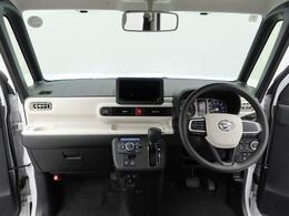 大きなガラス面で視界広々。死角も少ない設計で安心して運転できます。
