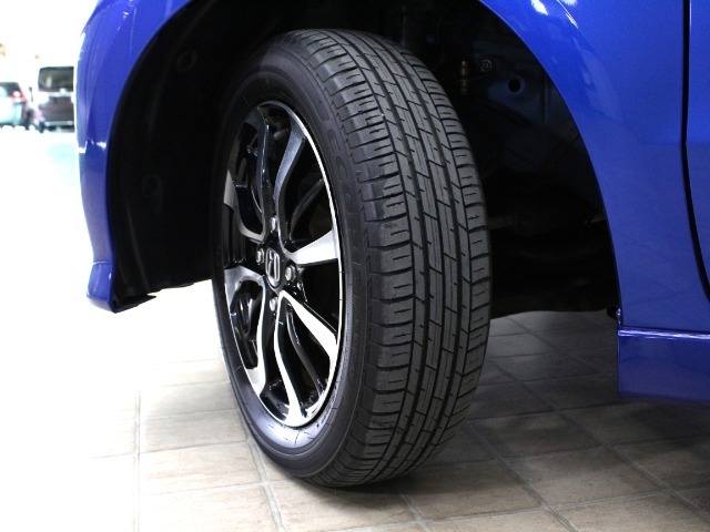 自社で新車＆中古車販売時の下取り車から厳選されたお車を多数展示しております。