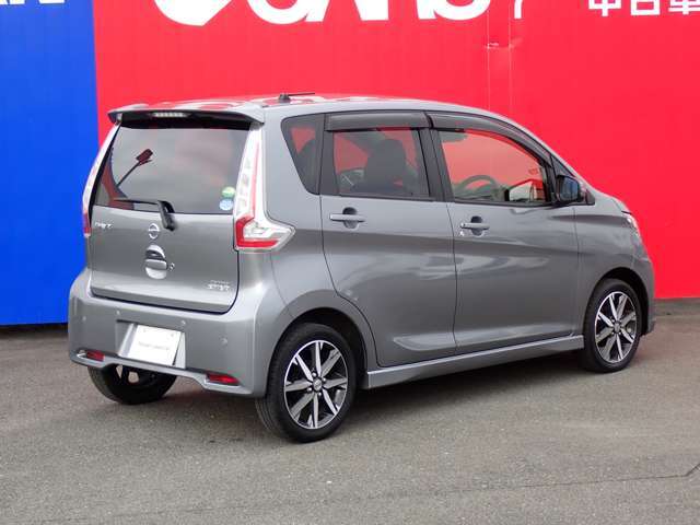 ボディーカラーは人気の、チタニウムグレー　です♪