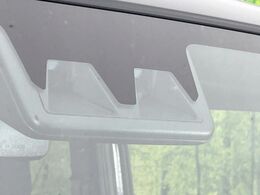 【スマートアシスト】走行中に前方の車両等を認識し、衝突しそうな時は警報とブレーキで衝突回避と被害軽減をアシスト。より安全にドライブをお楽しみいただけます。