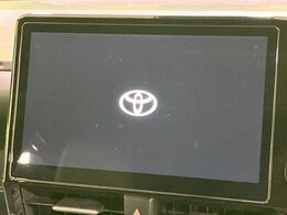 【10.5インチナビ】高級感とインパクトのある大画面ナビを装備。各種オーディオ操作はもちろん、スマホ連携もできる利便性の高いナビです♪