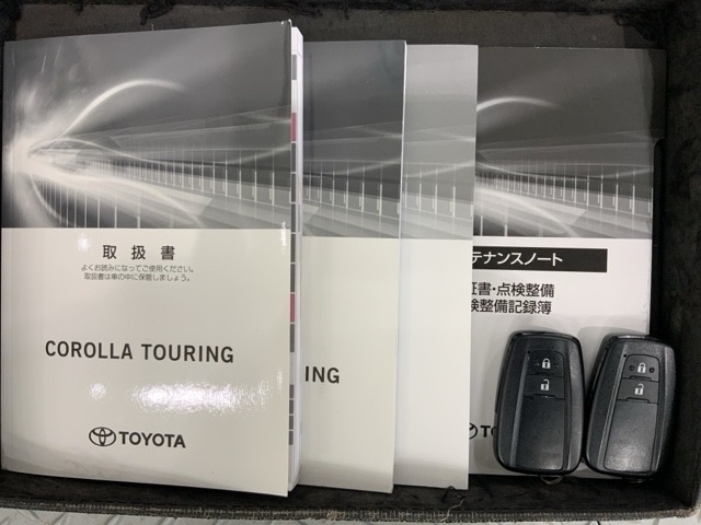 スマートキーは鍵をバッグに入れたままでもドアロックの開閉やエンジンのON・OFFができます。夜間や雨の日も鍵を探さなくて良いので便利です。
