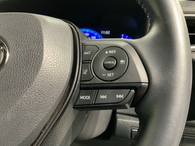 クルーズコントロールを装備しています。高速道路などで一定の速度で走ってくれるので運転が楽ですよ！速度を設定できますので、スピードの出しすぎにも注意できます。