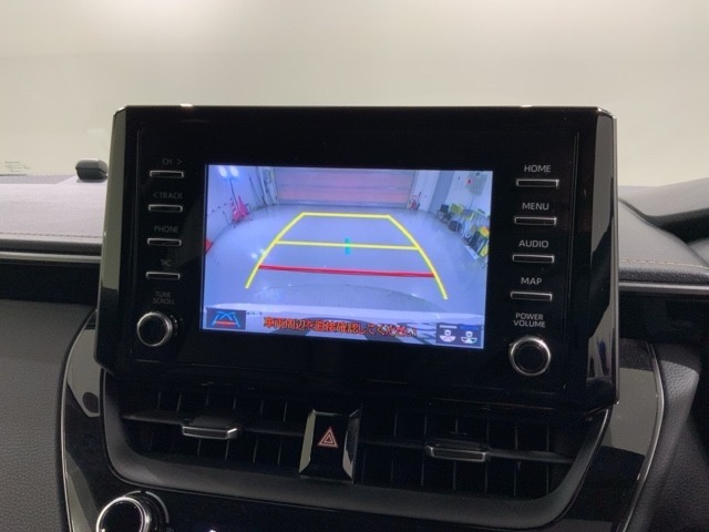 リバースギアに入れるだけで後方の表示へ切り替わります。夜間や雨の日の駐車も楽になりますよ。