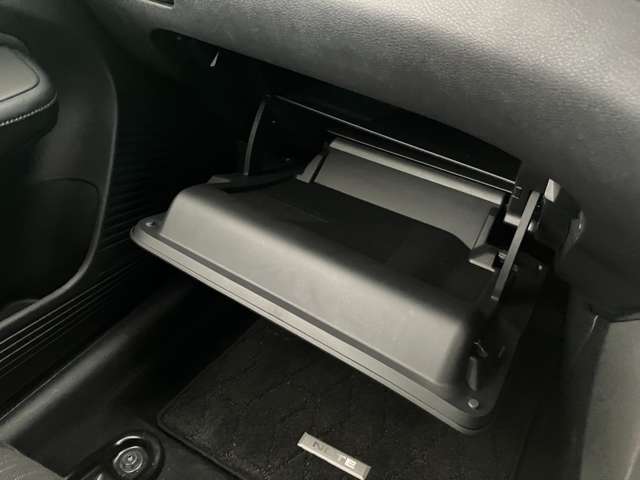 薄型のティッシュBOXなどが収納出来ます。小物入れとしても使えるので便利です。
