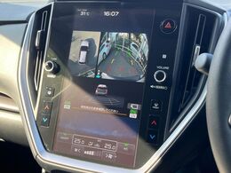 【マルチテレインモニター】車のフロントやサイドのカメラ画像を同時にモニター表示することで、悪路や狭い道を走行時でも周囲の状況確認ができ安心！本格SUVにうれしい装備です♪