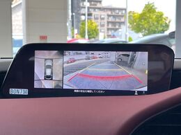 【360°ビューモニター】専用のカメラにより、上から見下ろしたような視点で360度クルマの周囲を確認することができます☆死角部分も確認しやすく、狭い場所での切り返しや駐車もスムーズに行えます。