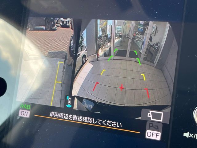 【バックカメラ】駐車時に後方がリアルタイム映像で確認できます。大型商業施設や立体駐車場での駐車時や、夜間のバック時に大活躍！運転スキルに関わらず、今や必須となった装備のひとつです！