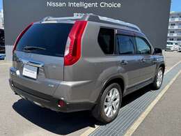 H23年式☆4WD☆エクストレイルが入荷です☆ハイパールーフレール☆大型電動ガラスサンルーフ付き☆