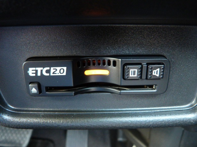 【ETC2.0】便利なETC車載器も装備！高速道路の料金所もスムーズに通過できます。今や必須の装備ですね！（セットアップ費用3300円は別途料金となります）