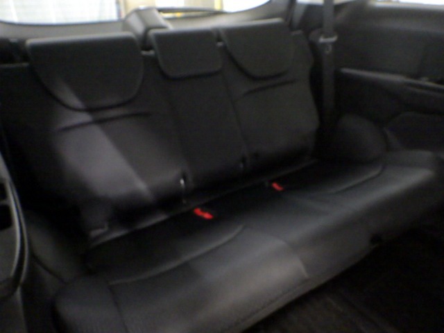 3列目も広々空間でロングドライブも楽しめますね♪