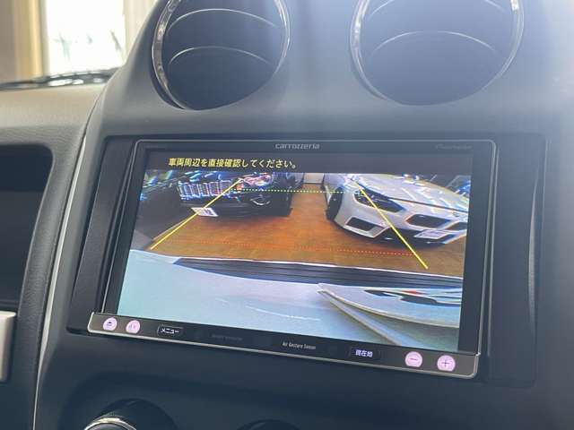 バックカメラ付きですので車庫入れ時もご安心下さい。