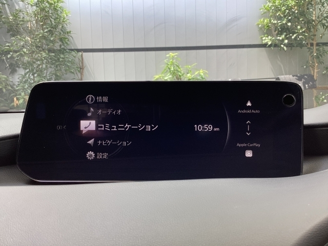 Apple Carplay・Android Auto対応！マツダ コネクト（コマンダーコントロール）でスマートフォンを操作して、通話、音楽を聴いたり、マップで目的地を調べることができます。