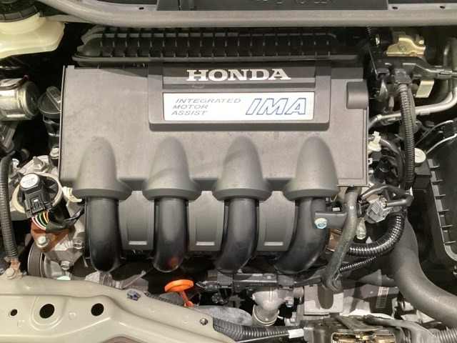 ホンダスタッフがしっかり整備して保証付きにてお渡し致します。エンジンルーム＆室内ルームともにクリーニング済みで清潔です。快適なドライブをお楽しみください。
