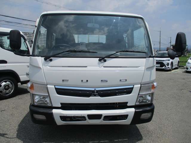 令和2年式　1月初度登録　三菱　キャンタ―　積載2トン　Wキャブ　ワイドロング　全低床　6速AT　乗車定員：7名　4P10エンジンす！