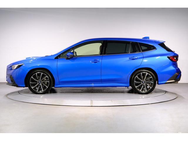 ゆとりの室内空間で5人乗ってもゆったりくつろげます