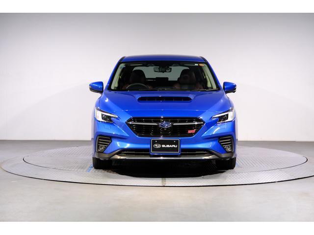 航空機をモチーフにしたフロントグリル、スバルらしさをさりげなくアピールしています