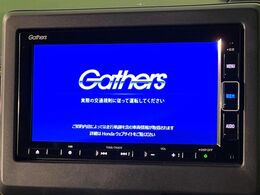 【純正ナビ】人気の純正ナビを装備しております。ナビの使いやすさはもちろん、オーディオ機能も充実！キャンプや旅行はもちろん、通勤や買い物など普段のドライブも楽しくなるはず♪