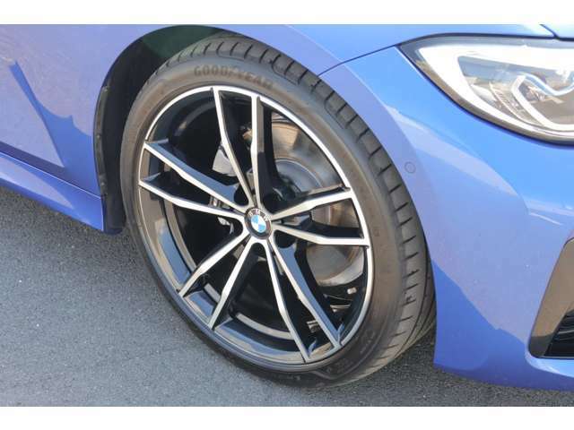 BMW純正19インチ Mライト・アロイ・ホイール ダブルスポーク・スタイリング791Mホイール。洗練されたデザインで、足元の個性を引き立てます。