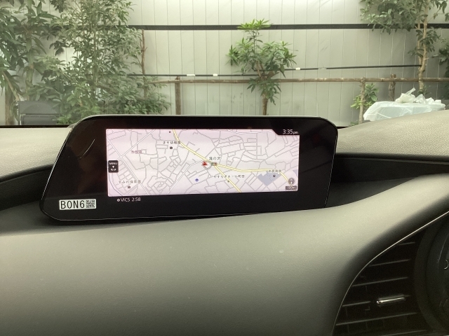 【マツダコネクトナビ装備】フルセグTVにナビSD付きです♪お好みに合わせてお車の各種設定を調整出来ます★USB接続端子やブルートゥース機能ももちろん搭載！手元のコマンダーで安全に操作出来ます。