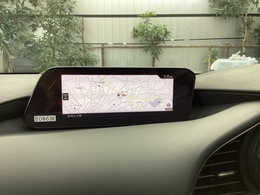 【マツダコネクトナビ装備】フルセグTVにナビSD付きです♪お好みに合わせてお車の各種設定を調整出来ます★USB接続端子やブルートゥース機能ももちろん搭載！手元のコマンダーで安全に操作出来ます。
