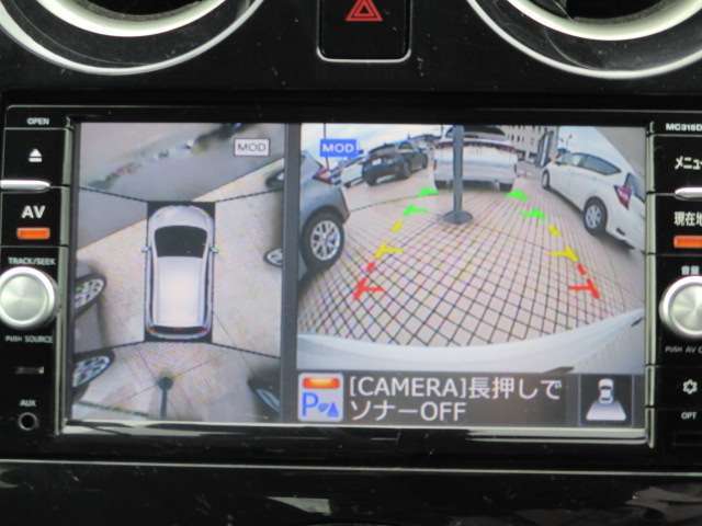 空から見下ろしているような視点で周囲を確認できるアラウンドビューモニター。駐車時とても便利♪