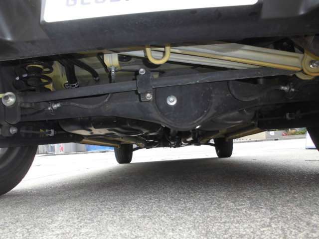 御安心して乗って頂くため納車整備は当店で点検し、さらに整備工場でも点検しております。二重点検で安心ドライブをお楽しみ下さい。