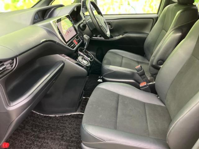 WECARSでは各商談席に大型モニターをご用意しております！見やすい大画面でゆったりと全国の在庫をご覧いただけます！是非ご来店お待ちしております！