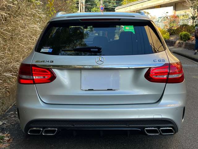 禁煙ワンオーナーで内装外装の状態は大変綺麗です。レッドコンビレザーシート、Wサンルーフ、19インチアルミ車検R6年7月まで、アクティブブラインドスポットアシスト、ディストロニ
