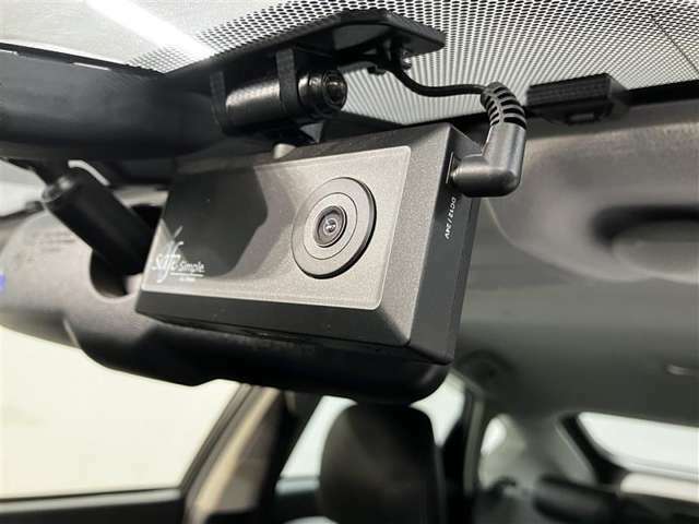 もしもの時に安心のドライブレコーダーです。事故後のトラブル回避にも役立ちます。