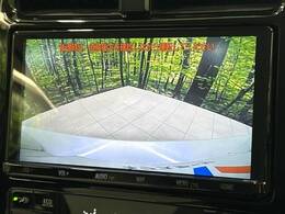 【バックカメラ】駐車時に後方がリアルタイム映像で確認できます。大型商業施設や立体駐車場での駐車時や、夜間のバック時に大活躍！運転スキルに関わらず、今や必須となった装備のひとつです！