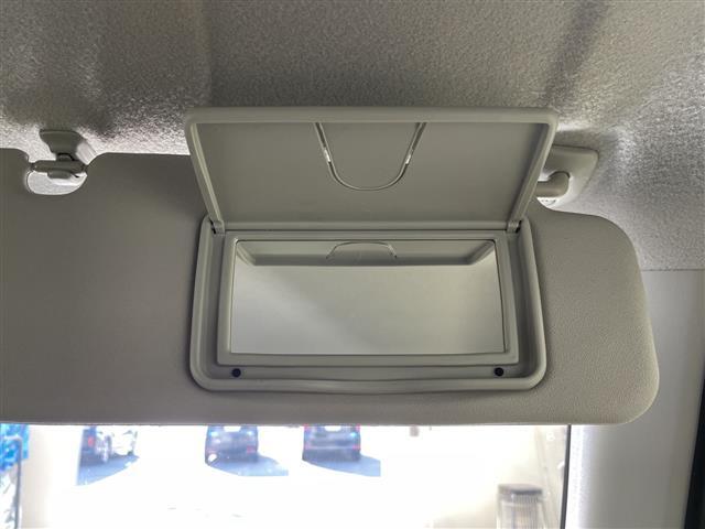 【バックミラー】大きくて見やすいので、後方を見るときも安心です！