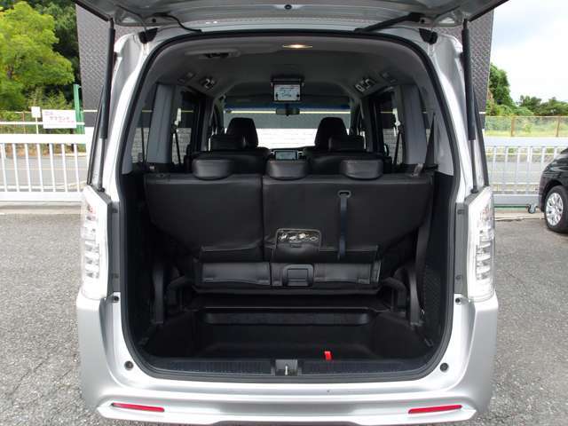 収納力もあるステップワゴンの荷室☆
