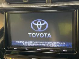 【純正ナビ】人気の純正ナビを装備しております。ナビの使いやすさはもちろん、オーディオ機能も充実！キャンプや旅行はもちろん、通勤や買い物など普段のドライブも楽しくなるはず♪