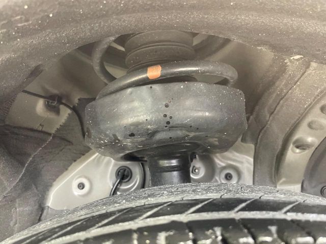 お車を安心してお乗りいただく為には、足回りの定期点検が欠かせません。サービスサポート（有償保証）では無料点検もご提供しており、安心のカーライフをお過ごしいただけるサポート体制が整っています。