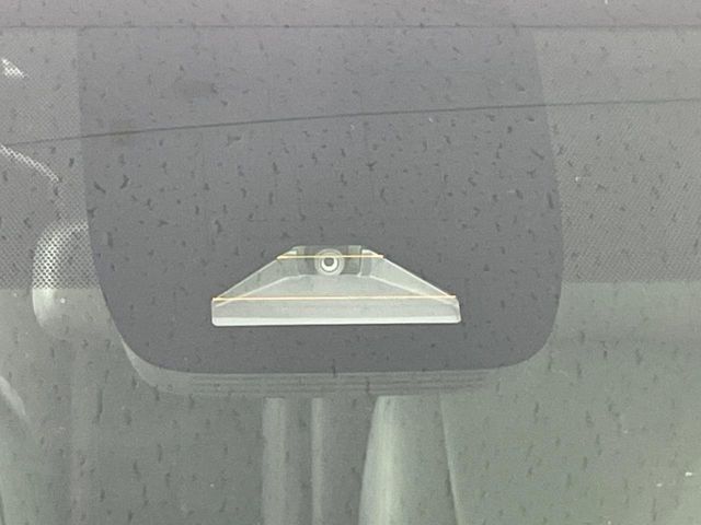 【トヨタセーフティセンス】走行中に前方の車両等を認識し、衝突しそうな時は警報とブレーキで衝突回避と被害軽減をアシスト。より安全にドライブをお楽しみいただけます。