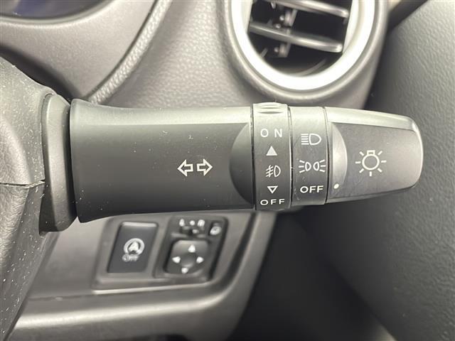 【オートライト（AUTO）】外の明るさをシステムが感知して、自動でヘッドライトが点灯します！ヘッドライトをつけ忘れを防ぐ便利機能です。