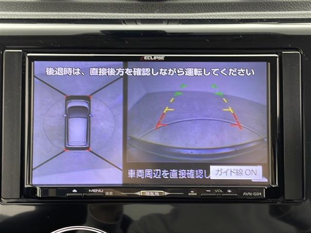 【アラウンドビューモニター】まるでクルマを真上から見下ろしたかのような視点で駐車をサポートします！クルマの斜め後ろや真横など、前後左右の4つのカメラの映像が合成されて、モニターに映し出されます。