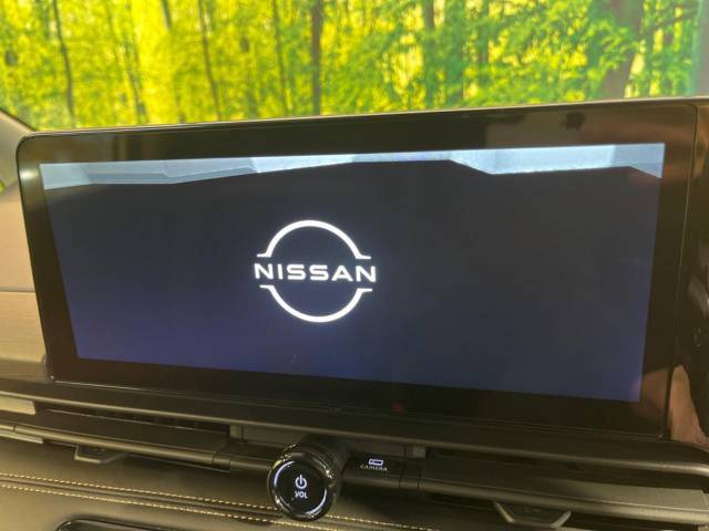 【メーカー12.3インチナビ】インテリアに溶け込むスタイリッシュな「専用設計」メーカー12.3ナビを装備♪視認性や操作性など基本性能にも優れ、より上質なカーライフをお楽しみいただけます。