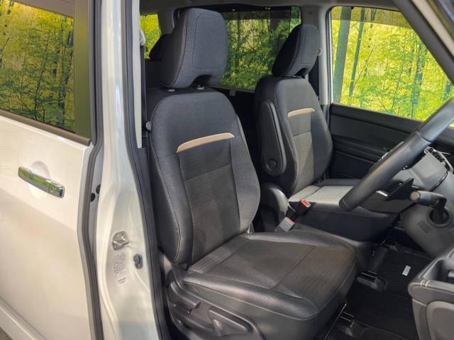 運転席シート廻りは使用感も少なく、良好な状態となっています。丁寧に使われていたことがよくわかりますね。