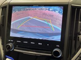 【バックカメラ】駐車時に後方がリアルタイム映像で確認できます。大型商業施設や立体駐車場での駐車時や、夜間のバック時に大活躍！運転スキルに関わらず、今や必須となった装備のひとつです！
