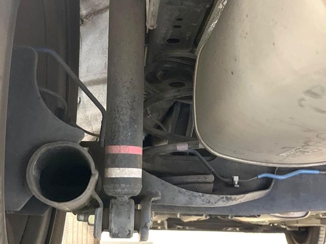 お車を安心してお乗りいただく為には、足回りの定期点検が欠かせません。サービスサポート（有償保証）では無料点検もご提供しており、安心のカーライフをお過ごしいただけるサポート体制が整っています。